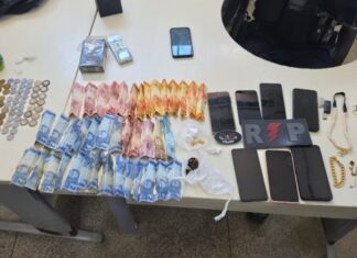 Ji-Paraná: Dupla é presa suspeita de tráfico de drogas; drogas, dinheiro e celulares são apreendidos