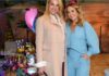 Ticiane nega zanga com Hickmann após falta a casamento As apresentadoras Ana Hickmann e Ticiane Pinheiro sorridentes durante um evento social.