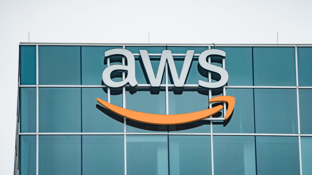 Fachada de prédio da Amazon Web Services