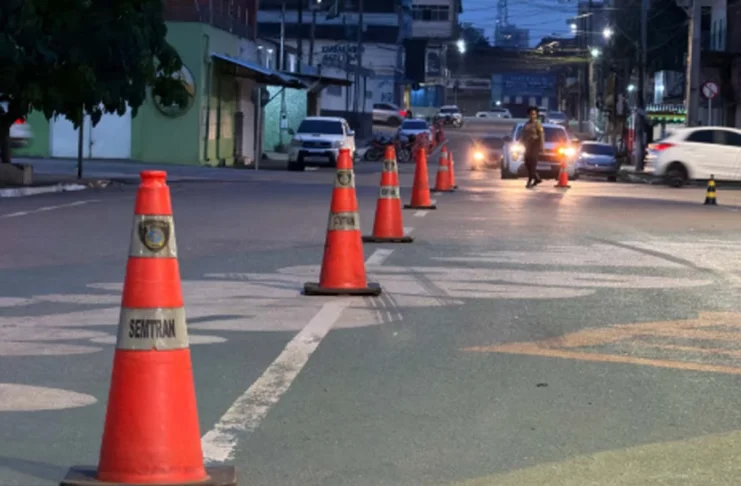 Montagem da estrutura dos 112 anos altera trânsito no entorno do Prédio do Relógio