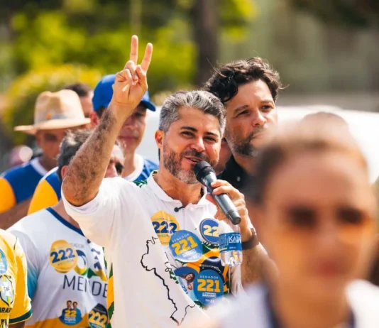 Marcos Rogério destaca mais de R$ 578 milhões em investimentos na saúde e propõe regionalização do atendimento em Rondônia O senador Marcos Rogério durante ato de campanha eleitoral em Rondônia.