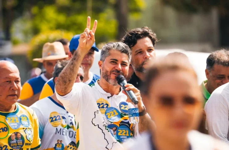 Marcos Rogério destaca mais de R$ 578 milhões em investimentos na saúde e propõe regionalização do atendimento em Rondônia O senador Marcos Rogério durante ato de campanha eleitoral em Rondônia.