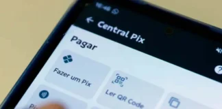 Ecrã de um telemóvel a exibir o menu de transferências e pagamentos da aplicação do Pix.