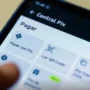 Banco Central anuncia novas regras para o Pix com foco na segurança e cobrança híbrida Ecrã de um telemóvel a exibir o menu de transferências e pagamentos da aplicação do Pix.