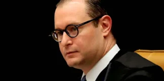 STF: Zanin pede a Fachin acesso a todo material de celular de Vorcaro