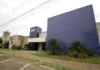 MPE veda uso eleitoral de obra em Ouro Preto do Oeste Fachada exterior do edifício do Ministério Público em Ouro Preto do Oeste, com paredes em azulejo azul.