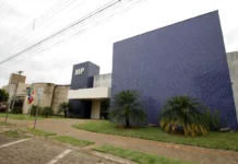 MPE veda uso eleitoral de obra em Ouro Preto do Oeste Fachada exterior do edifício do Ministério Público em Ouro Preto do Oeste, com paredes em azulejo azul.