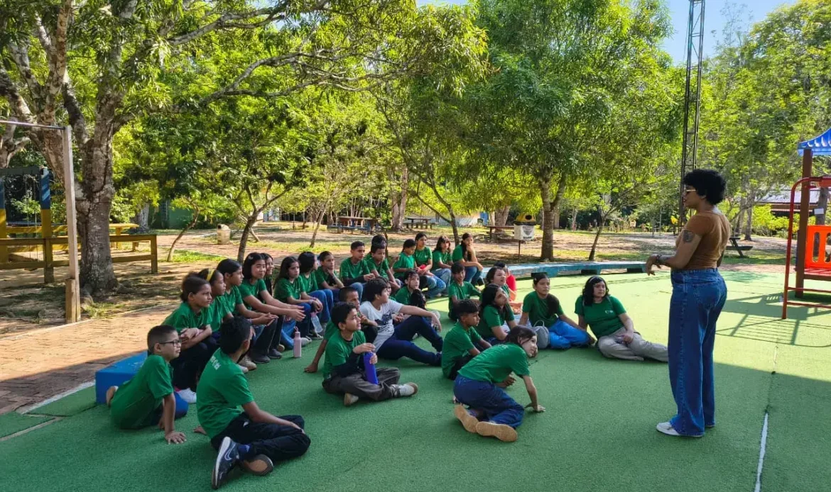 Passeios educativos no Parque Natural aproximam estudantes da natureza em Porto Velho