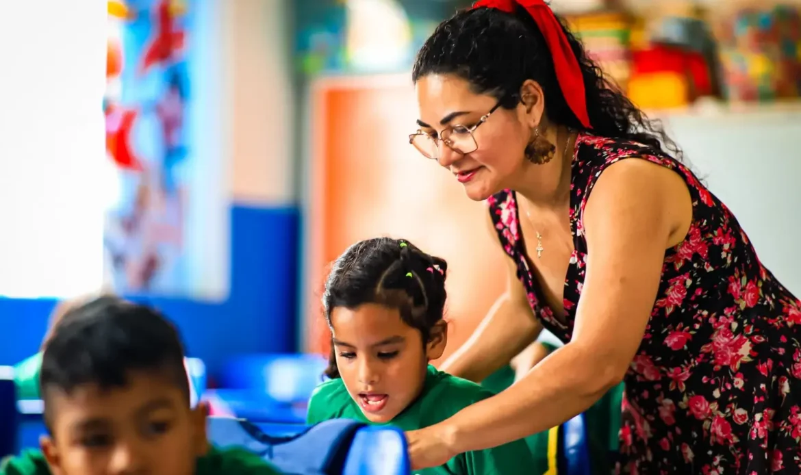 Dedicação e compromisso com o futuro marcam a missão de quase 3 mil educadores da rede munic