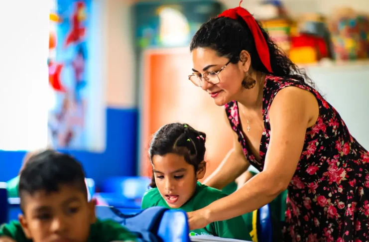 Dedica&ccedil;&atilde;o e compromisso com o futuro marcam a miss&atilde;o de quase 3 mil educadores da rede munic
