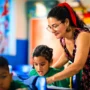Dedicação e compromisso com o futuro marcam a missão de quase 3 mil educadores da rede municipal Dedicação e compromisso com o futuro marcam a missão de quase 3 mil educadores da rede munic