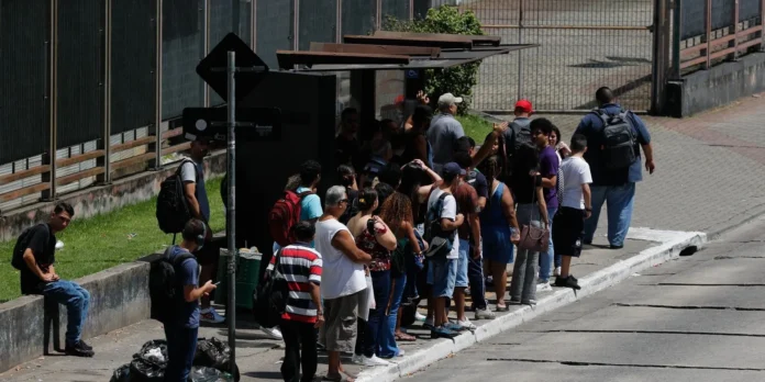 <p>Paralisação de motoristas de ônibus afeta a Zona Sul de São Paulo</p> Paralisação de motoristas de ônibus afeta a Zona Sul de São Paulo