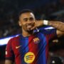 Gabriel Jesus revela surpresa com ida para o Barcelona O atacante Gabriel Jesus, vestindo o uniforme do Barcelona, comemora um gol com expressão de alegria durante um jogo de futebol.