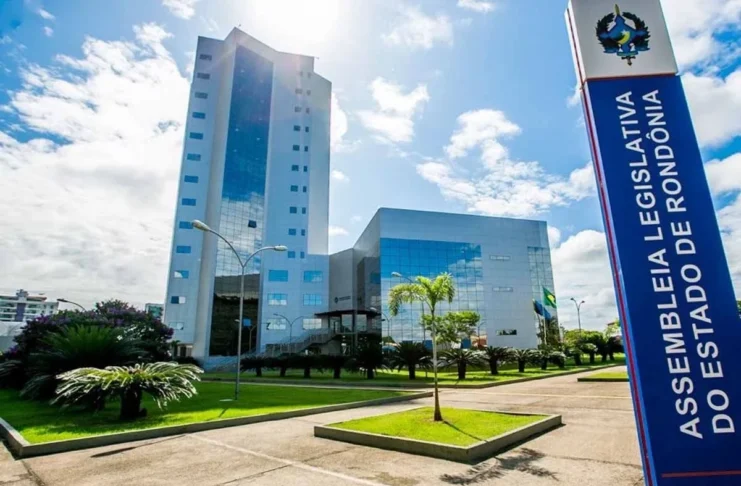 Dezesseis deputados são reeleitos e oito nomes renovam Assembleia Legislativa de Rondônia; confira os eleitos Dezesseis deputados são reeleitos e oito nomes renovam Assembleia Legislativa de Rondônia; confira os eleitos