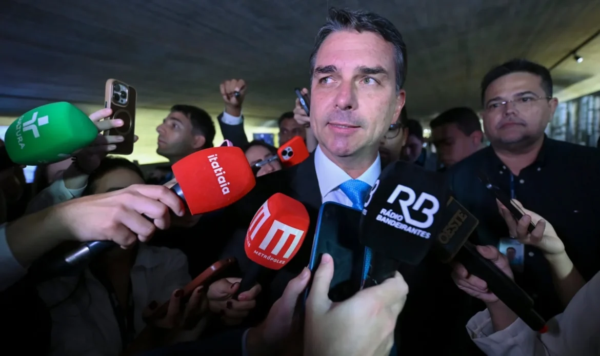 Flávio promete 500 mil novas vagas em presídios e endurecimento de punições