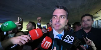Flávio promete 500 mil novas vagas em presídios e endurecimento de punições