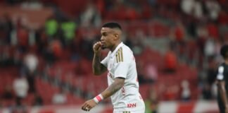Alerrandro recupera titularidade no Internacional sob comando de Eduardo Baptista