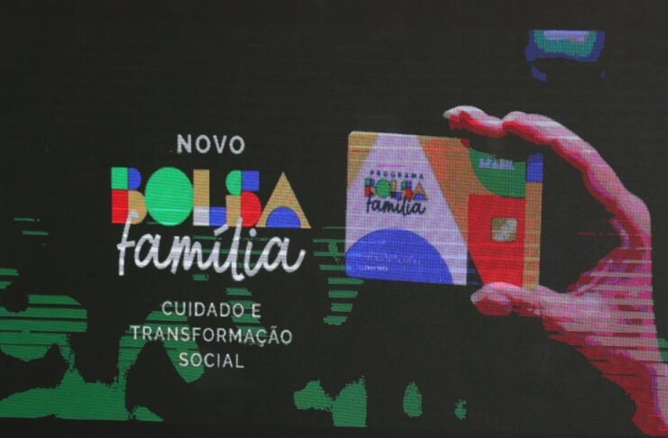 Lula antecipa pagamento do Bolsa Família reajustado para antes do 2º turno