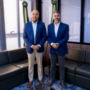 Marcos Rogério inicia diálogo com TCE-RO para nova gestão O governador eleito Marcos Rogério e o presidente do TCE-RO, conselheiro Wilber Coimbra, conversam lado a lado durante uma reunião institucional.