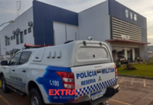Jovem é preso por tráfico e corrupção de menores após PM flagrar consumo de maconha em praça no Centro de Vilhena