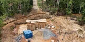 Obras de galeria de concreto na rua Américo Vespúcio avançam para fase de concretagem em Jaru