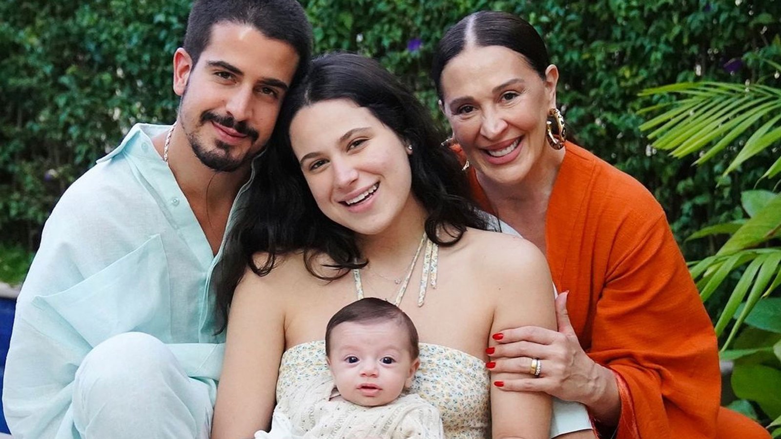 Claudia Raia com os filhos