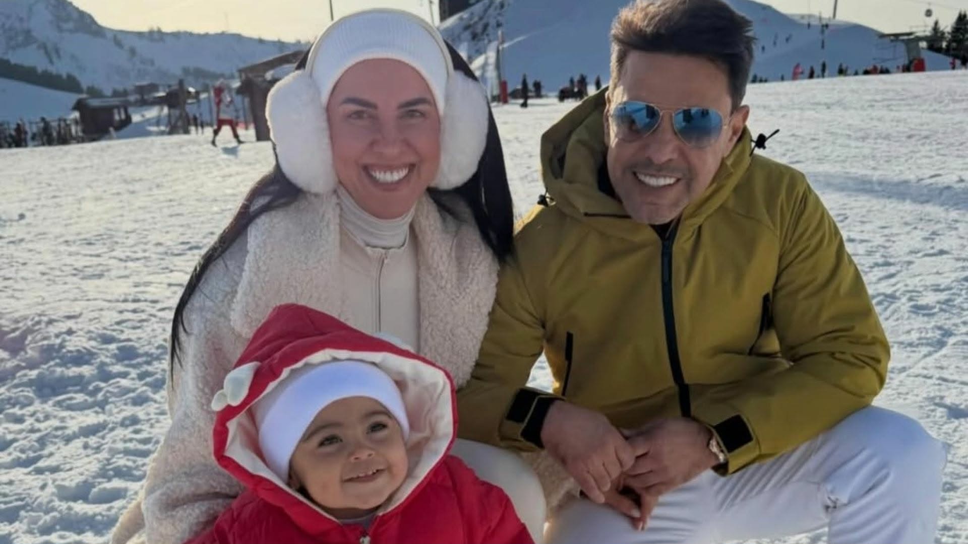 Graciele Lacerda e Zezé Di Camargo pela primeira vez com a filha na neve