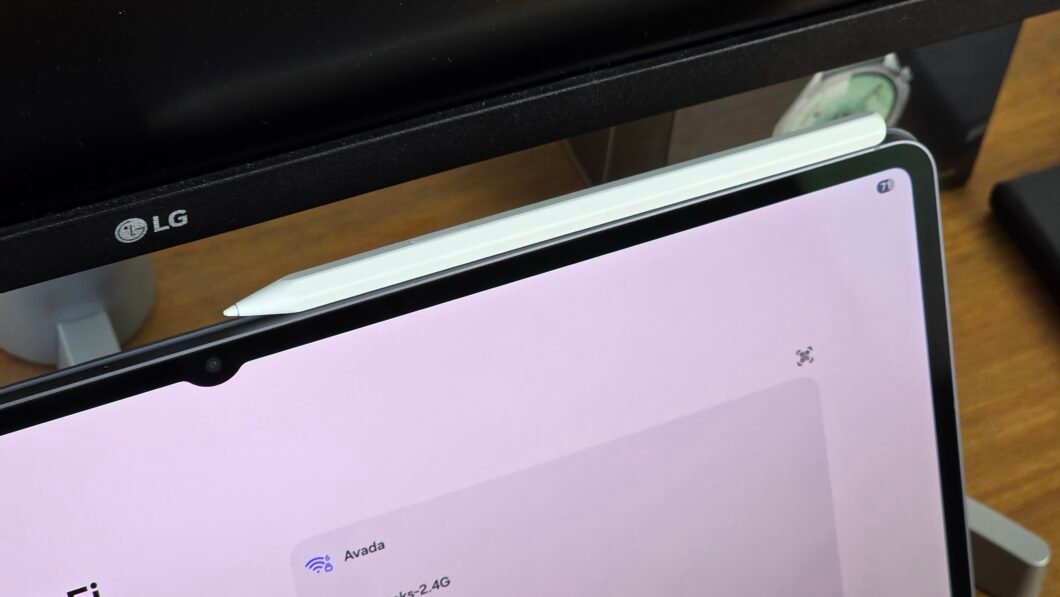 Galaxy Tab S11 possui encaixe magnético na parte superior para a caneta Stylus