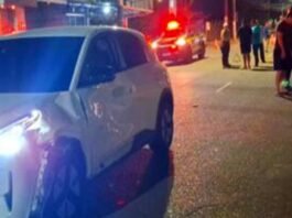 Colisão entre moto e carro deixa três pessoas gravemente feridas em Porto Velho