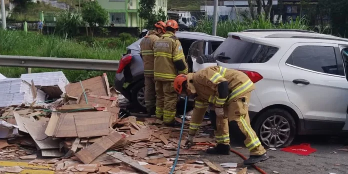 Acidente Grave na BR-393 no RJ Deixa Cinco Mortos e Nove Feridos
