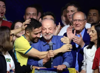 Líderes mundiais parabenizam Lula pela vitória; Trump e Milei mantêm silêncio