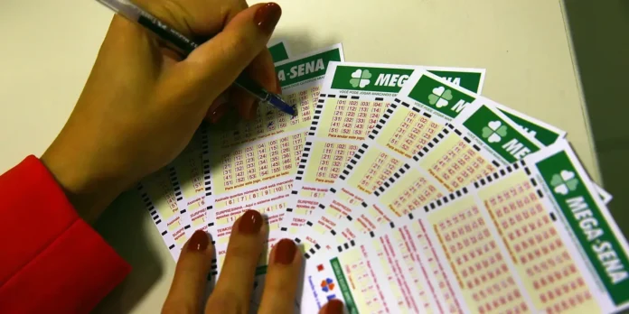 <p>Mega-Sena acumula e prêmio vai a R$ 112 milhões: veja os números sorteados</p> Mega-Sena acumula e prêmio vai a R$ 112 milhões: veja os números sorteados