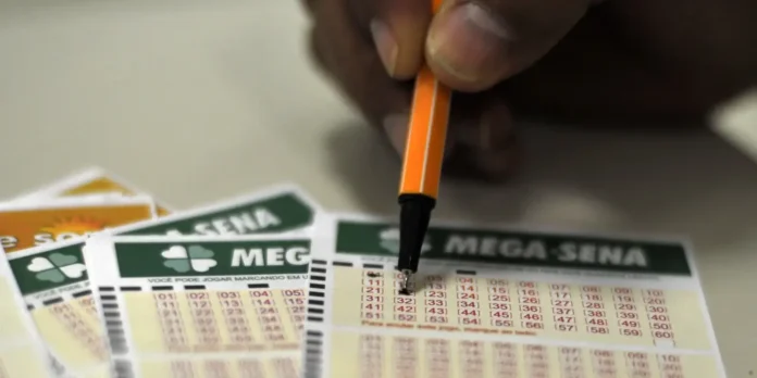 <p>Mega-Sena sorteia prêmio acumulado de R$ 100 milhões nesta quinta-feira</p> Mega-Sena sorteia prêmio acumulado de R$ 100 milhões nesta quinta-feira