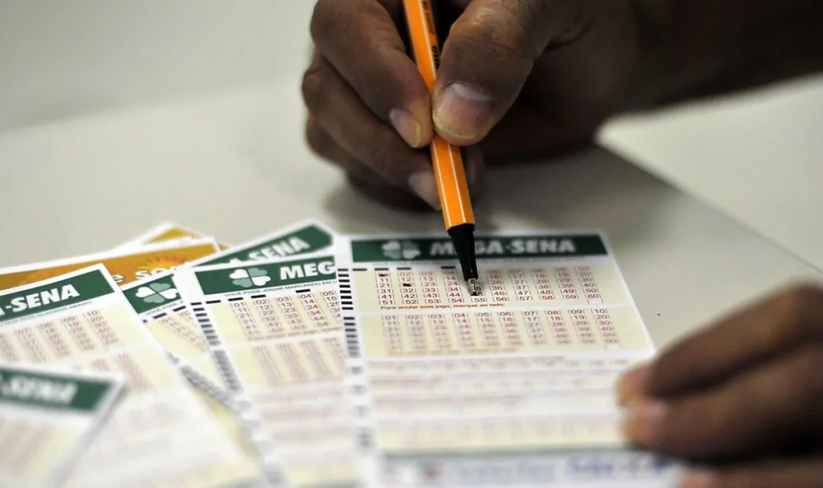 Mega-Sena acumula em R$ 170 milhões: veja os números sorteados