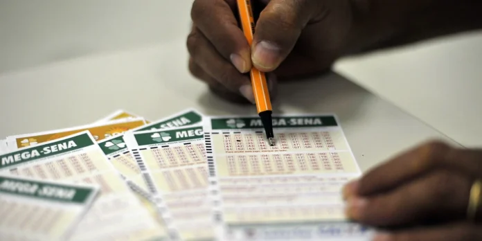 Mega-Sena acumula em R$ 170 milhões: veja os números sorteados