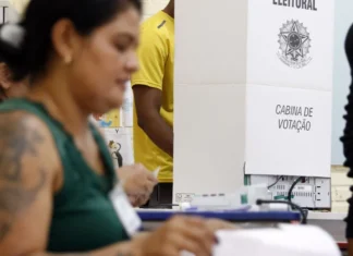 Polícia Militar de SP registra prisões e crimes eleitorais no domingo de votação PM registra 7 ocorrências e 6 prisões até o meio-dia de domingo em SP