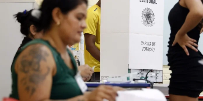 <p>PM registra 7 ocorrências e 6 prisões até o meio-dia de domingo em SP</p> PM registra 7 ocorrências e 6 prisões até o meio-dia de domingo em SP