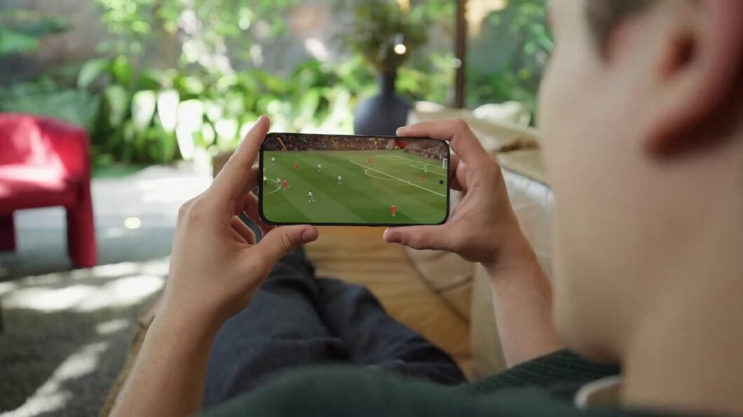 Motorola Moto G77 (imagem: Divulgação/Motorola)