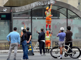 Polícia registra depredação, tumulto e pichações após ato pró-Lula na Avenida Paulista