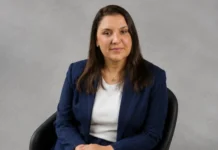Daniella Marques, escolhida para equipe de Flávio, vira alvo de ataques da campanha de Lula