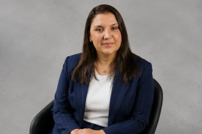 Daniella Marques, escolhida para equipe de Flávio, vira alvo de ataques da campanha de Lula