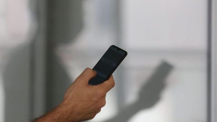uso_de_smartphone_e_celular050720211239-edited-1060x596-1
