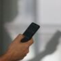 Governo autoriza bloqueio de celulares em presídios sem ordem judicial