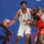 Pato e Campo Mourão decidem título do Paranaense de Basquete Jogadores de basquete em quadra, com uniformes oficiais, disputando uma jogada durante a semifinal do Campeonato Paranaense.