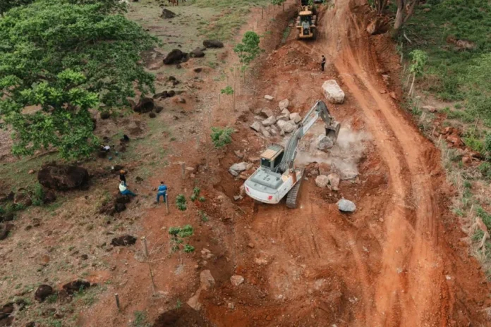 Megaoperação: Prefeitura realiza rebaixamento de morro e remoção de curvas na Linha 628 Megaoperação: Prefeitura realiza rebaixamento de morro e remoção de curvas na Linha 628