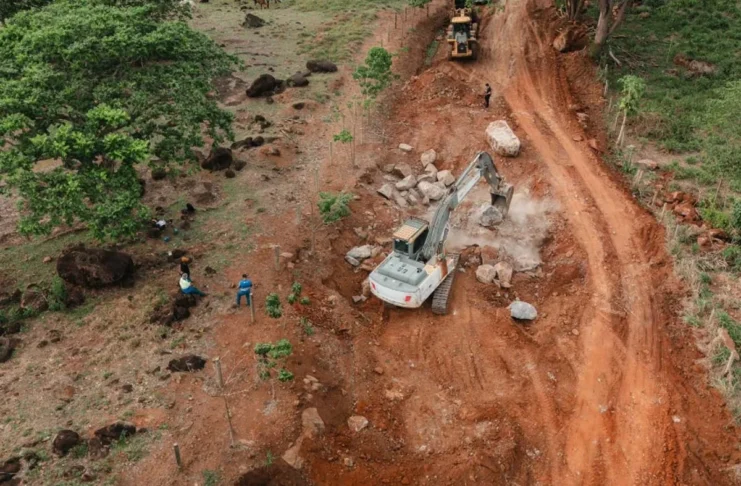 Megaoperação: Prefeitura realiza rebaixamento de morro e remoção de curvas na Linha 628